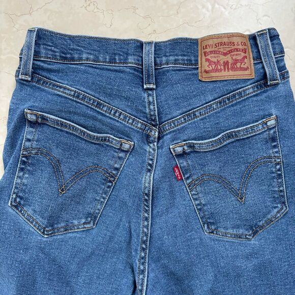 Levis Jeans Womens Sz 26 Ribcage Straight Ankle Blue Denim High Rise Button Fly - Picture 4 of 7